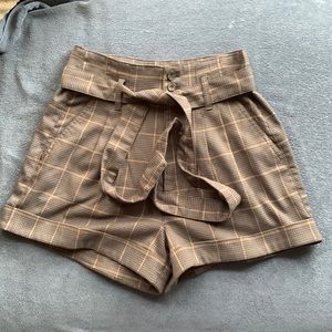 Women’s Abercrombie&Fitch, dress shorts, size small, plaid with front pockets